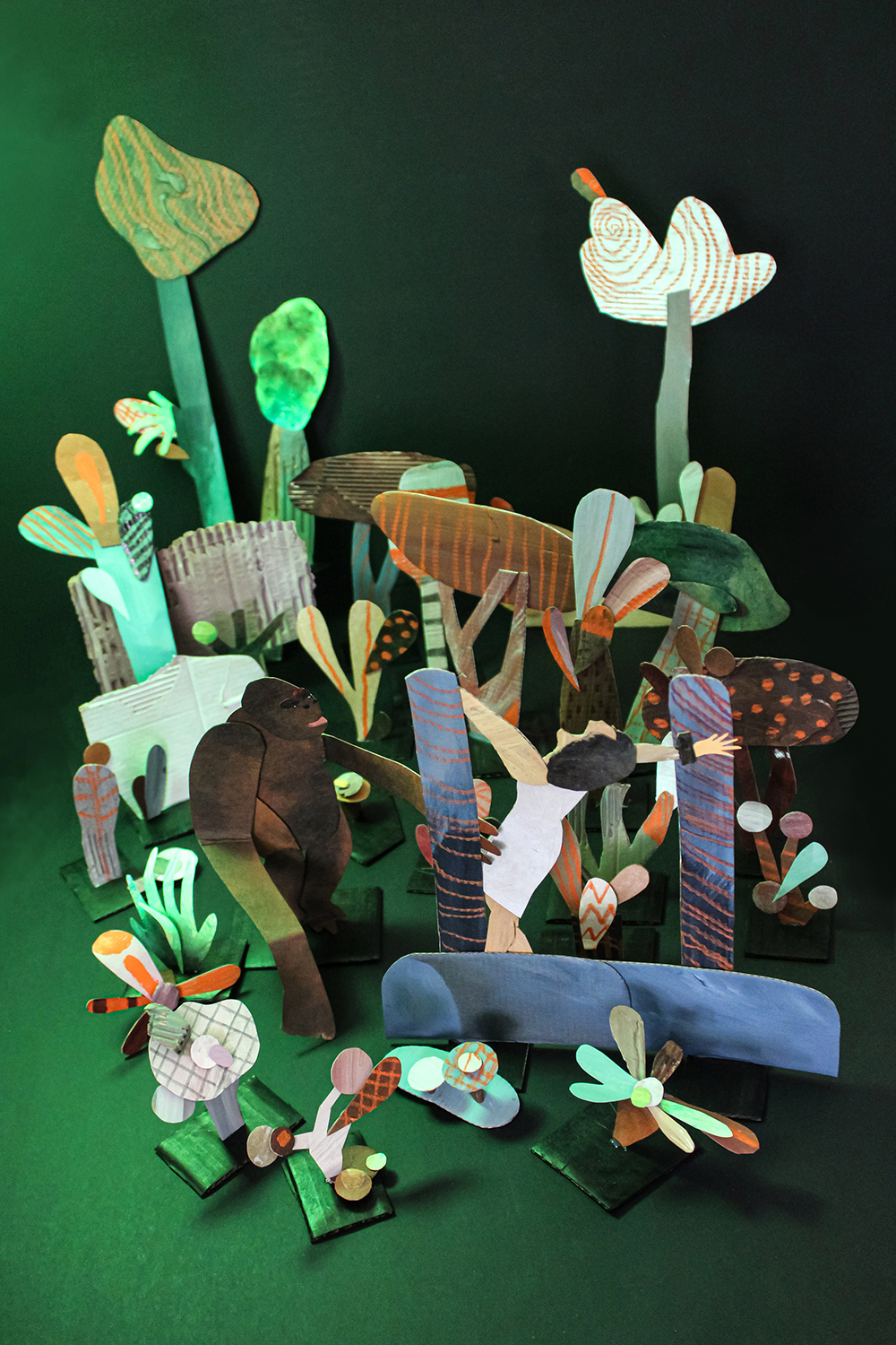3D collage from series "Loudly" by Tatiana Zakharova-Goodman; photograph of the analogue three-dimensional paper collage on the motive of King Kong film